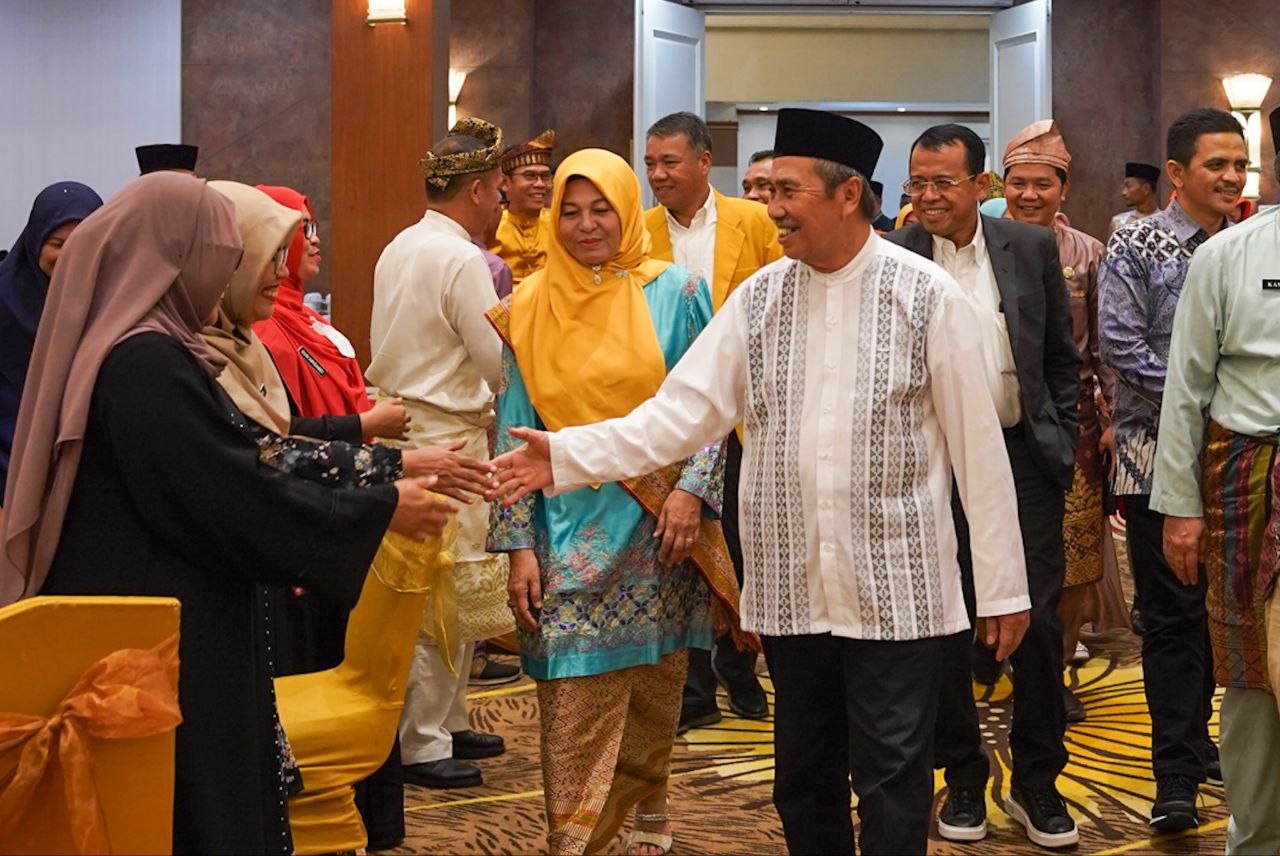 Gubri Syamsuar saat menghadiri pengukuhan pengurus Iluni DPD UNP Riau
