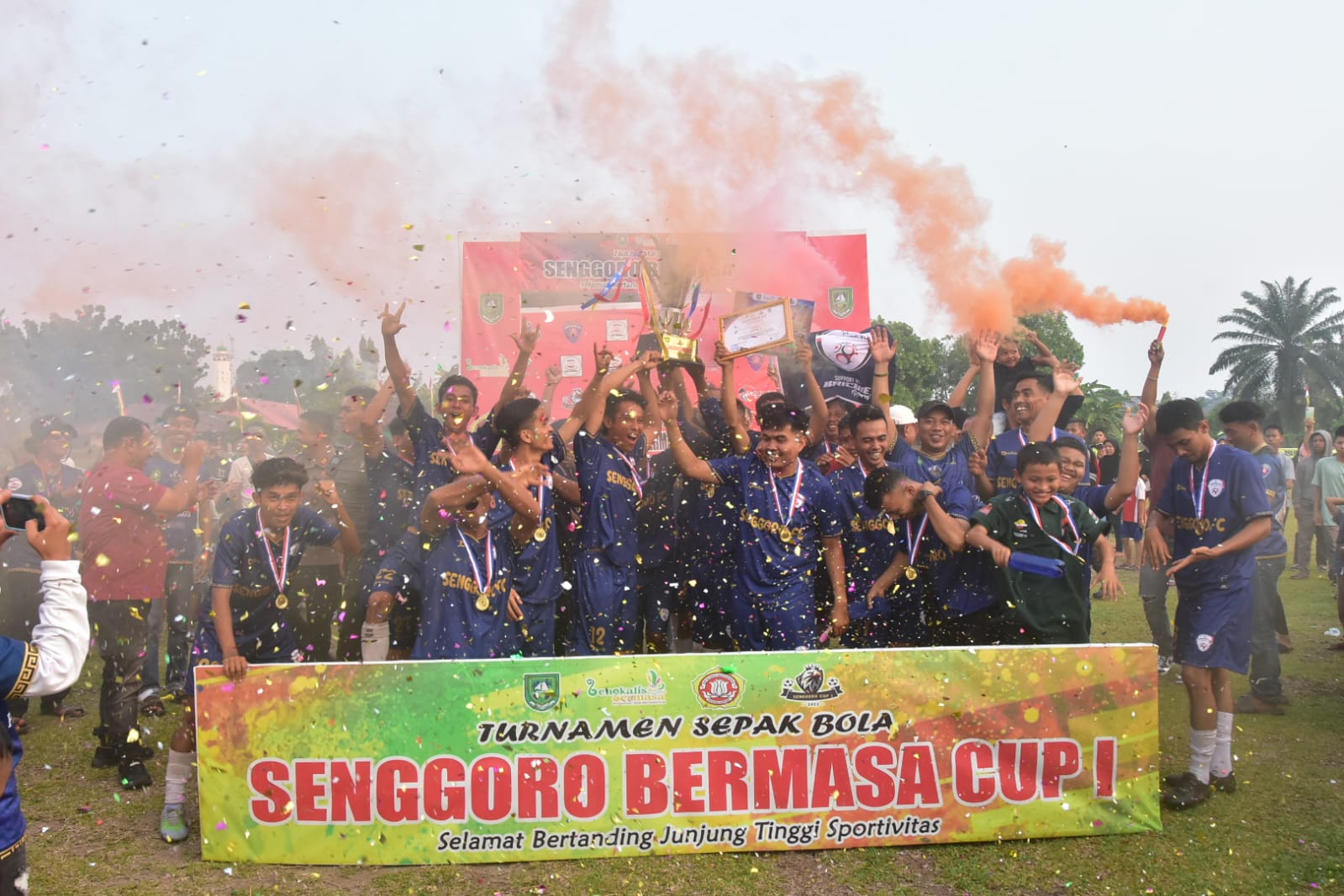 Juara Turnamen Sepak Bola Bermasa Cup I