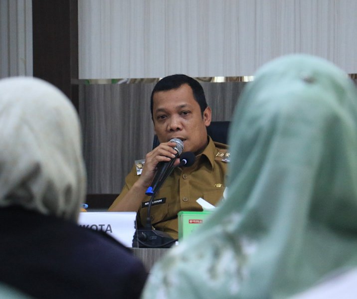 Pj Wali Kota Pekanbaru Muflihun saat pertemuan dengan mubalig dan mubaligah di aula Kantor MUI, Kompleks Masjid Ar Rahman, Senin (9/10/2023). Foto: Istimewa.