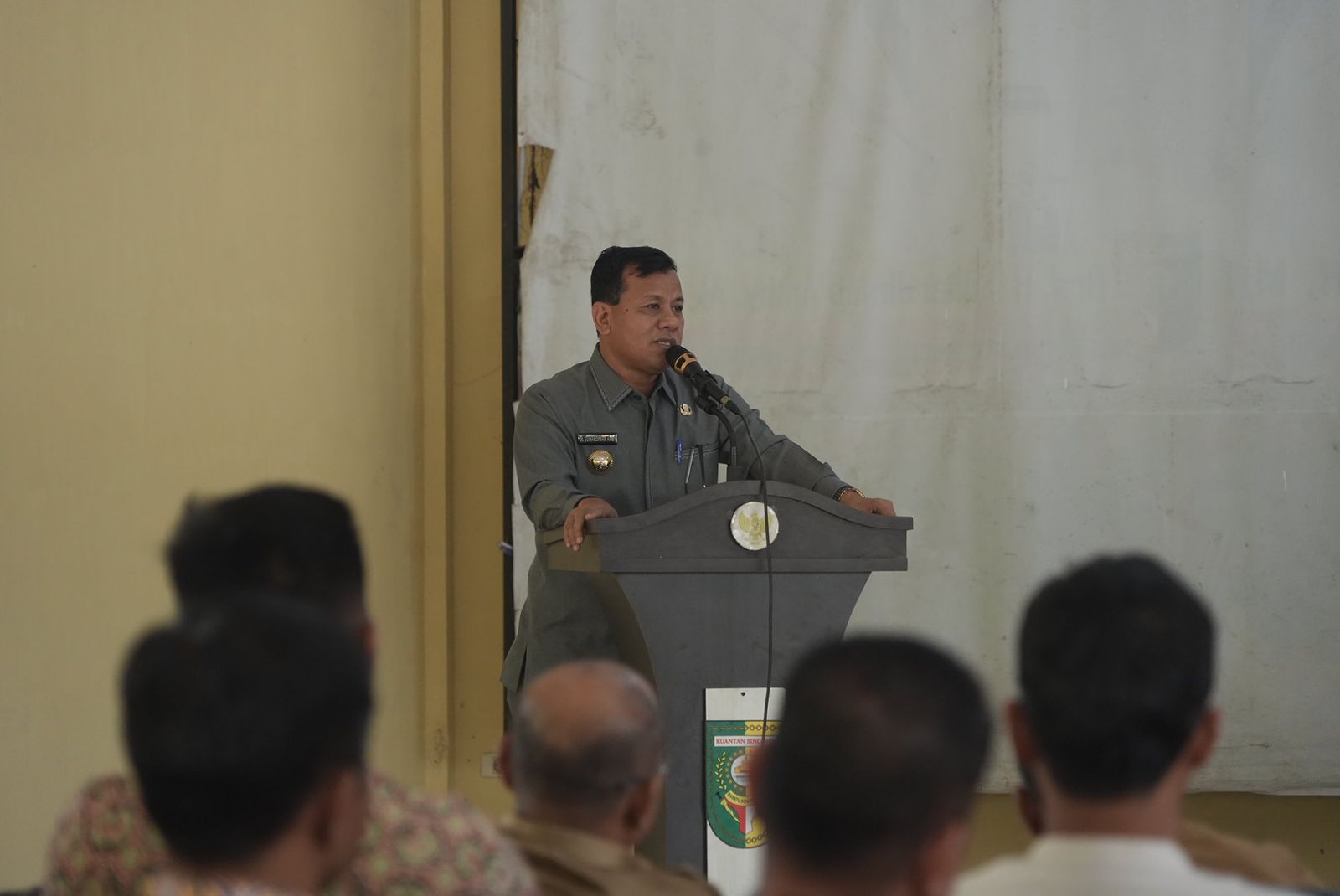 Bupati Kuansing, Suhardiman Amby dalam arahannya saat membuka pelatihan bagi pengurus Bumdes