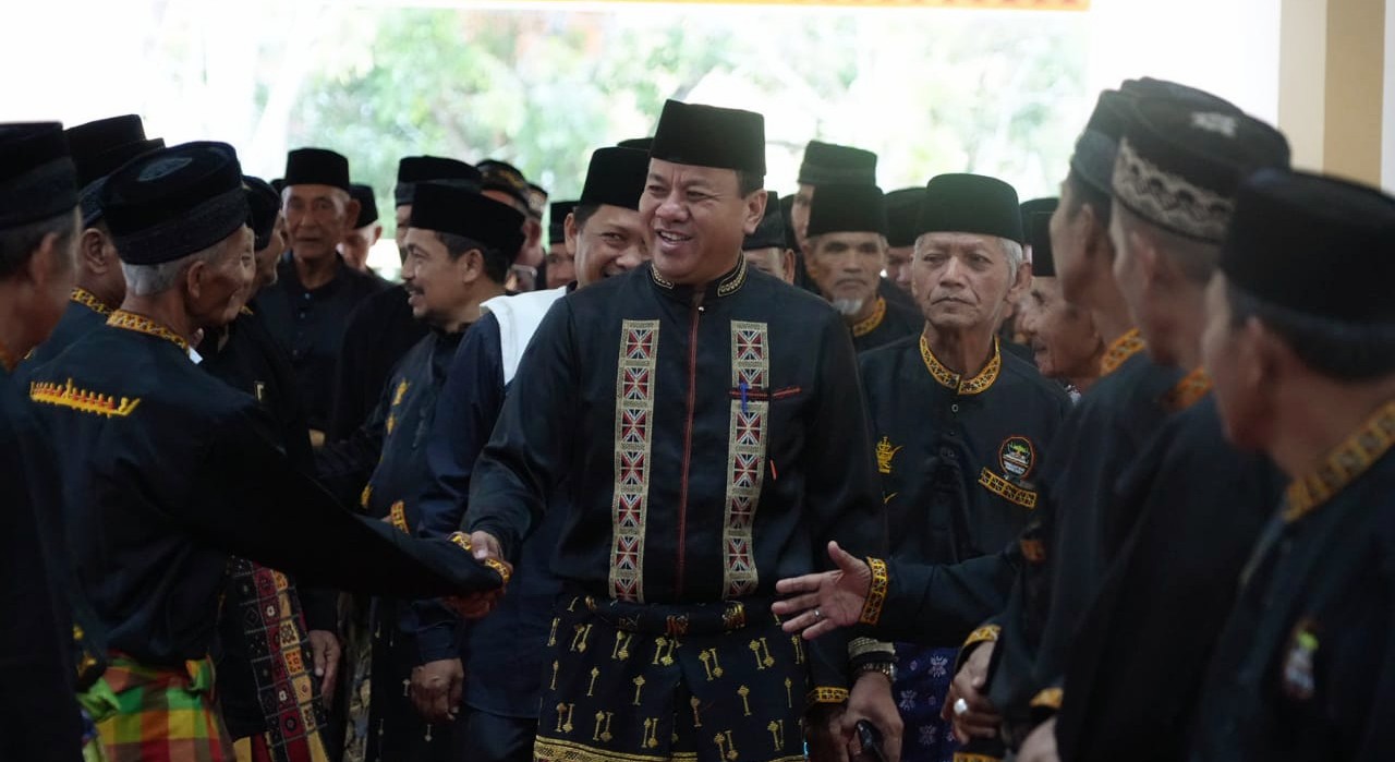 Bupati Kuansing, Suhardiman Amby bersama pemangku adat