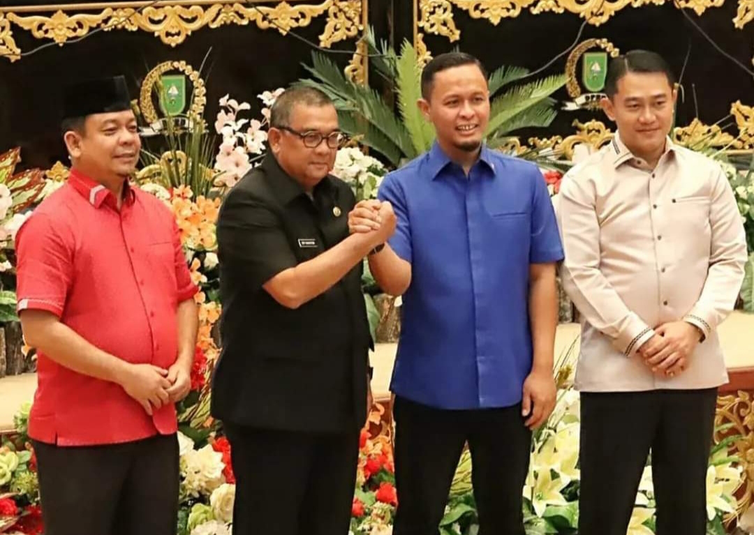 Pimpinan DPRD Riau bersama Plt Gubri