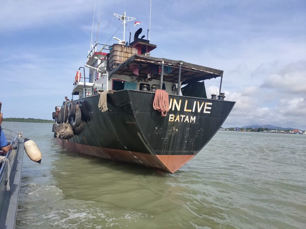 Kapal yang digunakan untuk menyelundupkan solar di Kepri/Inikepri.com