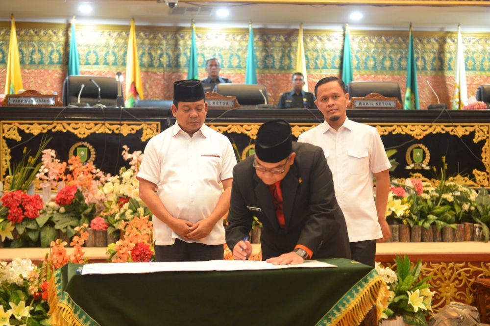 Penandatanganan KUA-PPAS APBD Provinsi Riau Tahun 2024