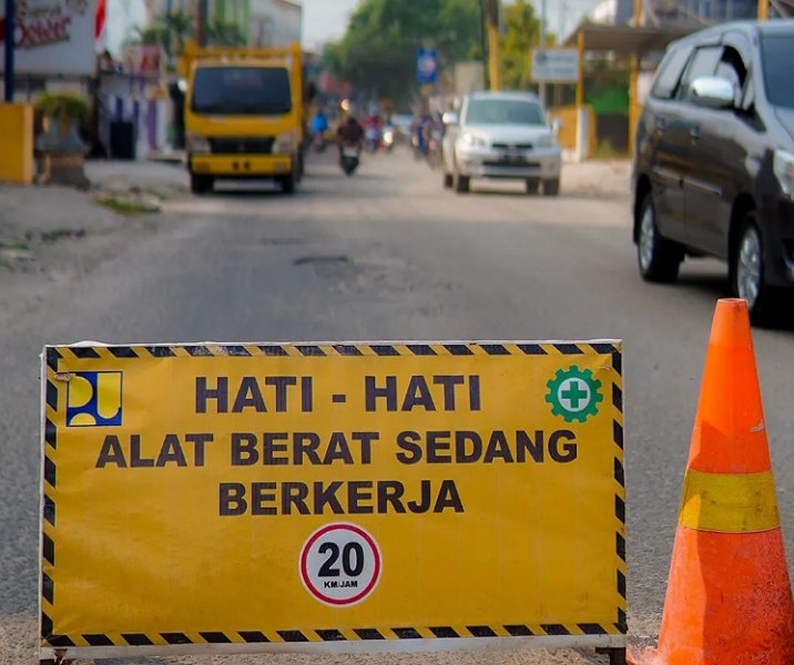 Proses overlay Jalan Paus beberapa pekan lalu. Foto: Istimewa.