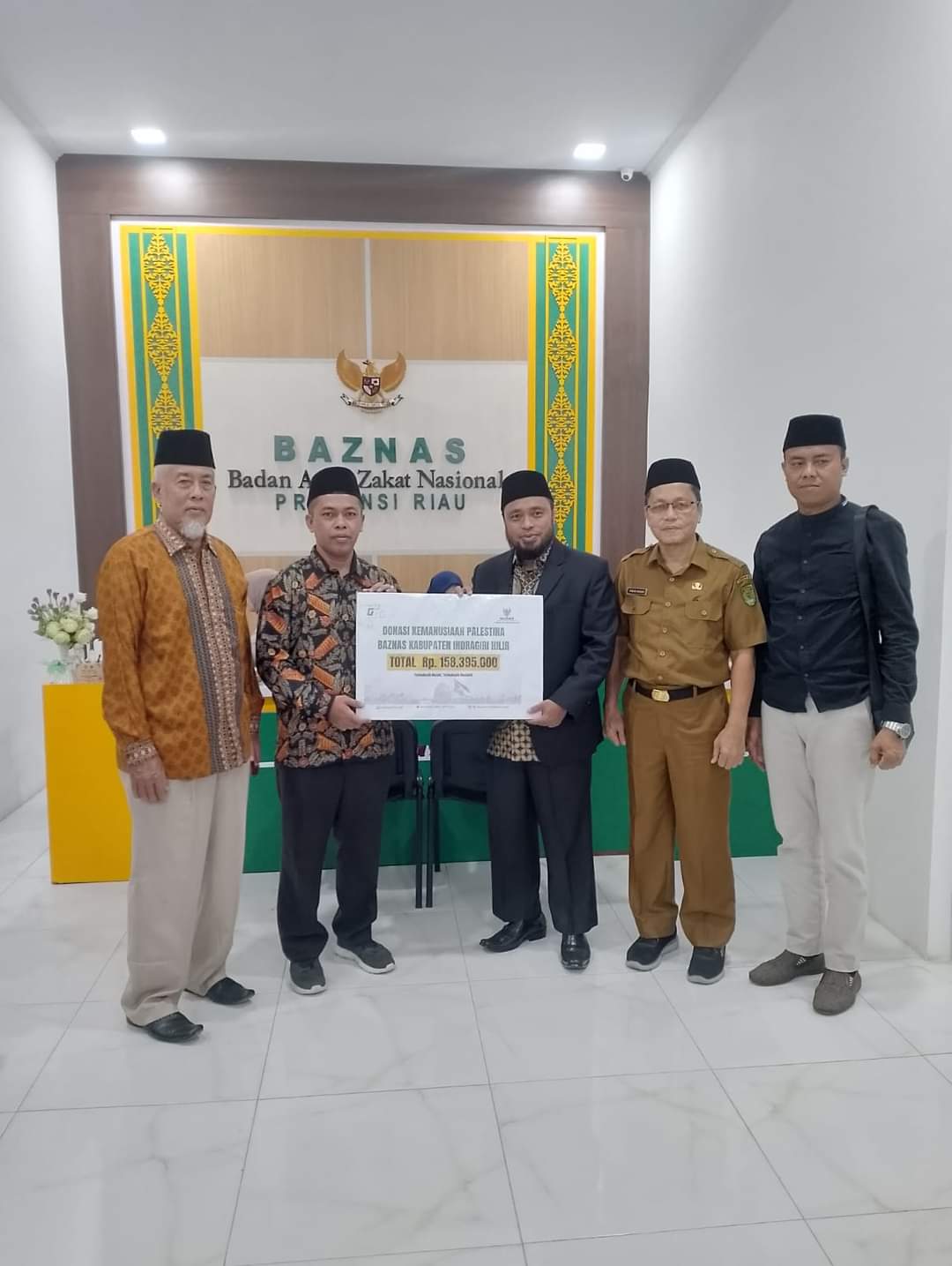 Penyerahan bantuan untuk Palestina ke Baznas Riau