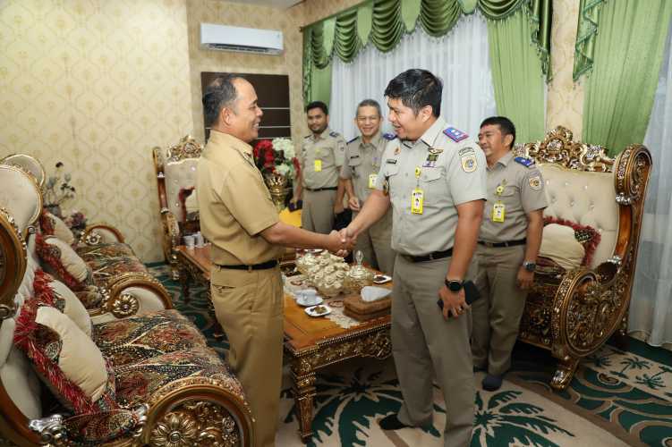 Kepala Kantor ART Badan Pertanahan Kabupaten Indragiri Hilir Martin kunjungi Pj Bupati Herman