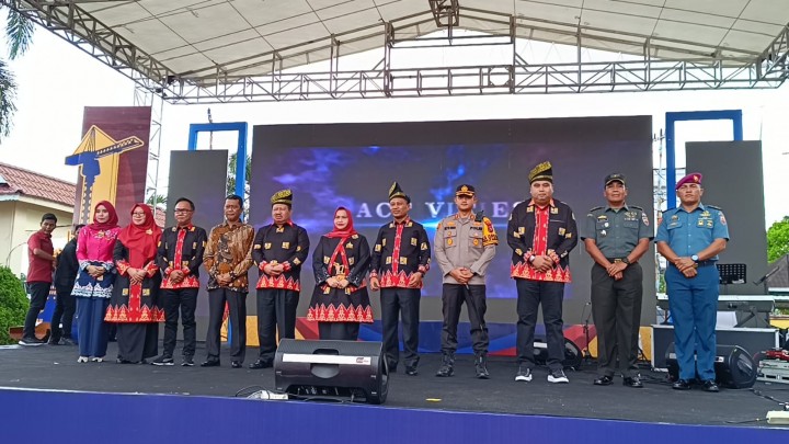 Bupati Kasmarni beserta Forkopimda dan Kadis PUPR Ardiansyah.