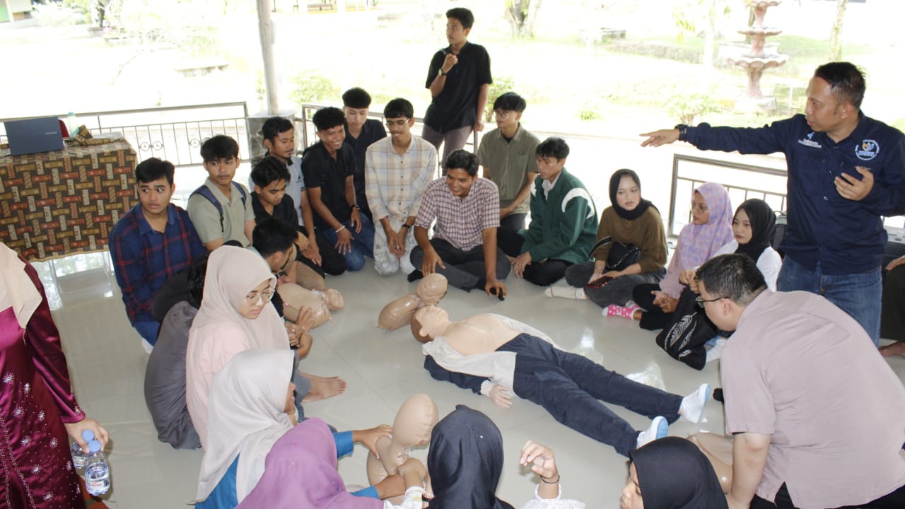 Pelatih yang ditaja KREKI Riau dan IKA Adminstrasi Publik Unri