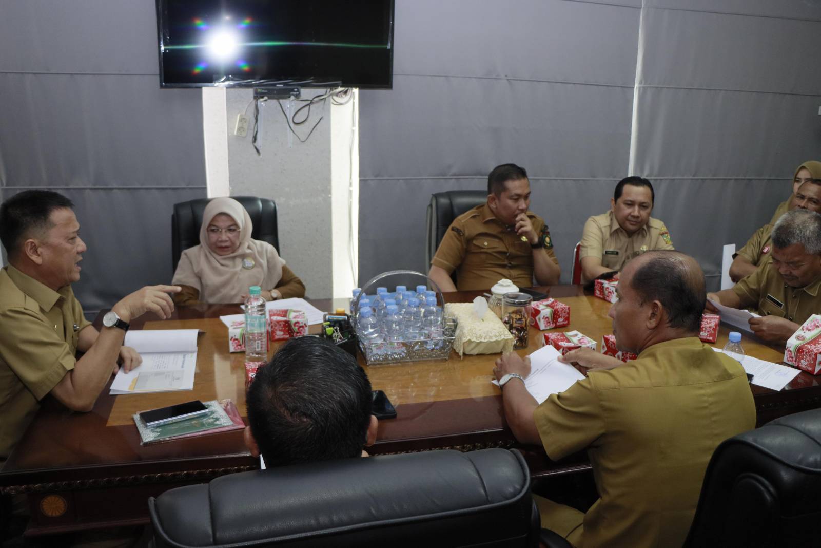 Sekdakab Kampar, Hambali pimpin rapat membahas pajak penerangan jalan