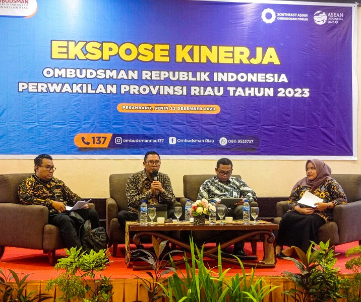 Kepala Ombudsman Riau Bambang Pratama saat ekspos kinerja di Hotel Grand Zuri Pekanbaru, Selasa (12/12/2023). Foto: Surya/Riau1.. Foto: Istimewa.