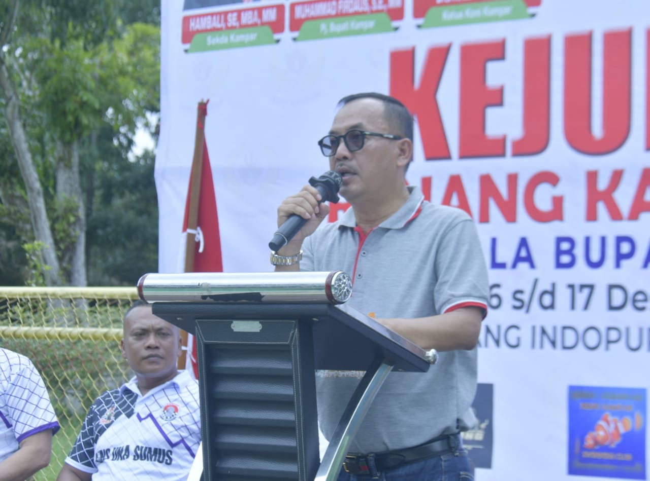 Pj Bupati Kampar, Firdaus dalam arahannya saat membuka kejuaraan renang