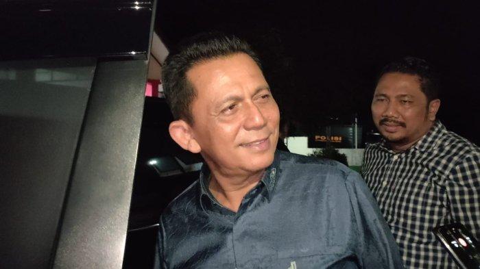 Gubernur Kepulauan Riau, Ansar Ahmad usai memenuhi panggilan Polda