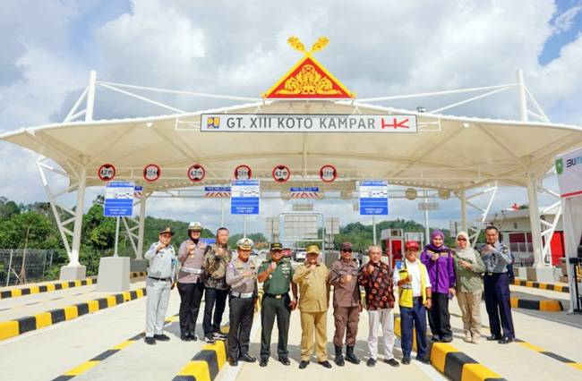 Gubri dan rombongan tinjau tol Bangkinang-XIII Koto Kampar