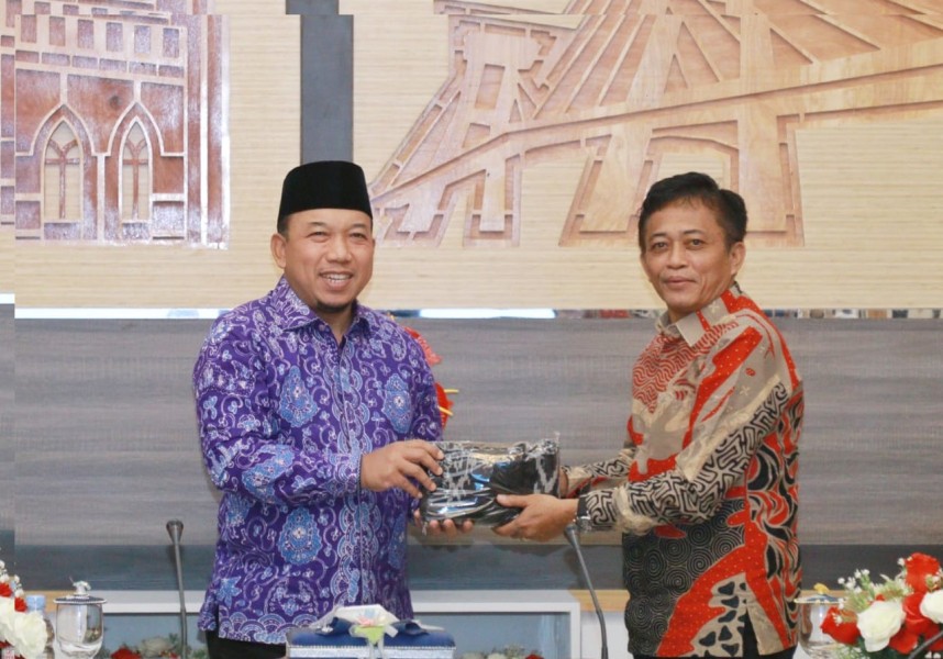 Wabup Siak Husni Merza bersama Bupati Lombok Tengah, Pathul Bahri