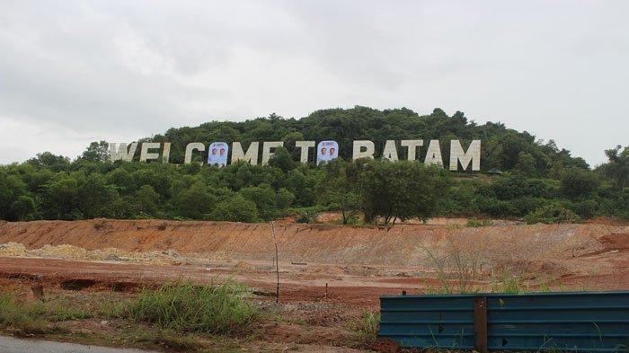 Baliho Prabowo-Gibran di Bukit Welcome to Batam/Tribunbatam