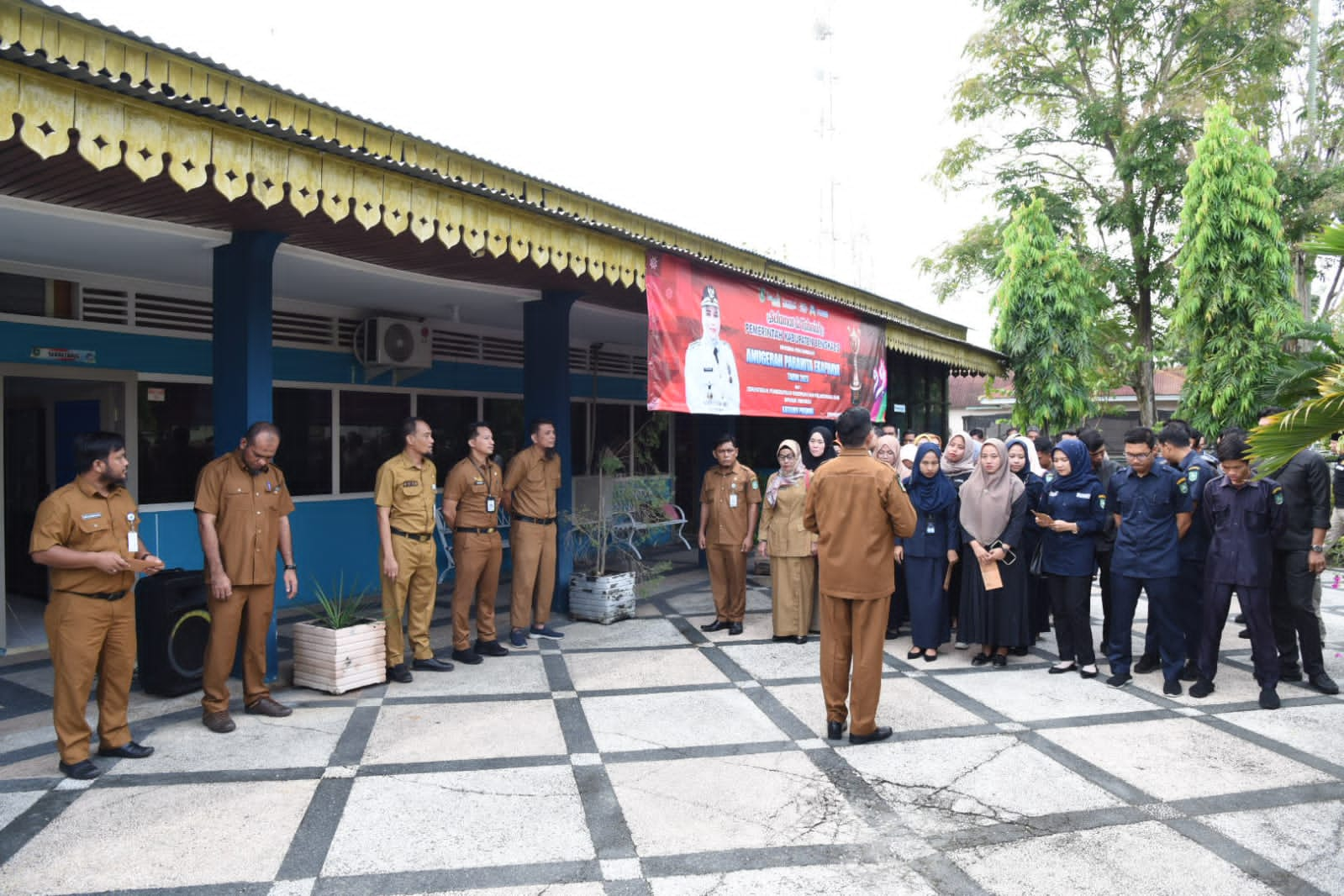 Penyerahan SK perpanjangan kontrak tenaga honorer/sukarela Pemkab Bengkalis