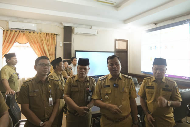 Bupati Suhardiman Amby usai tinjau Command Center