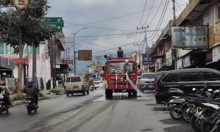 Jalan di Kota Padang Panjang yang dibersihkan/Katasumbar