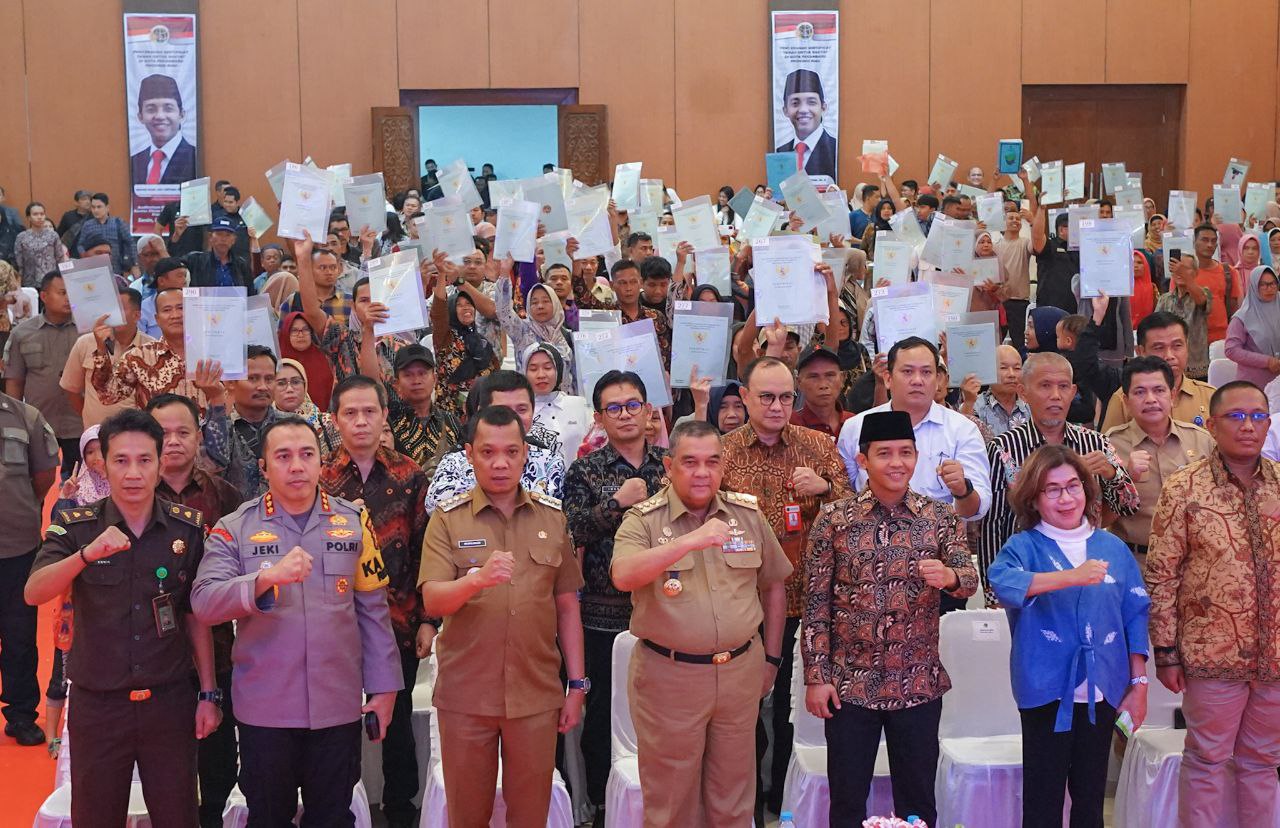 Penyerahan sertipikat tanah di Riau