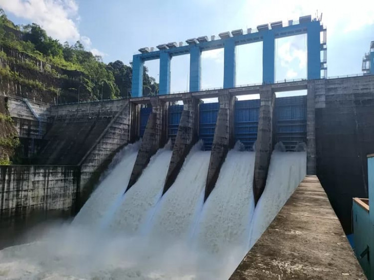 Pintu pelimpah air waduk PLTA Koto Panjang