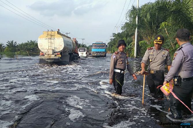 Banjir Jalan Lintas Timur di Pelalawan