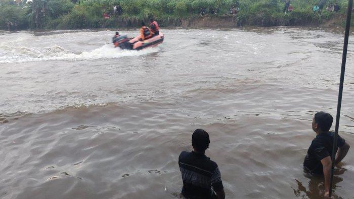 Saat pencarian korban tenggelam di Tunggul Hitam Padang/Tribunpadang