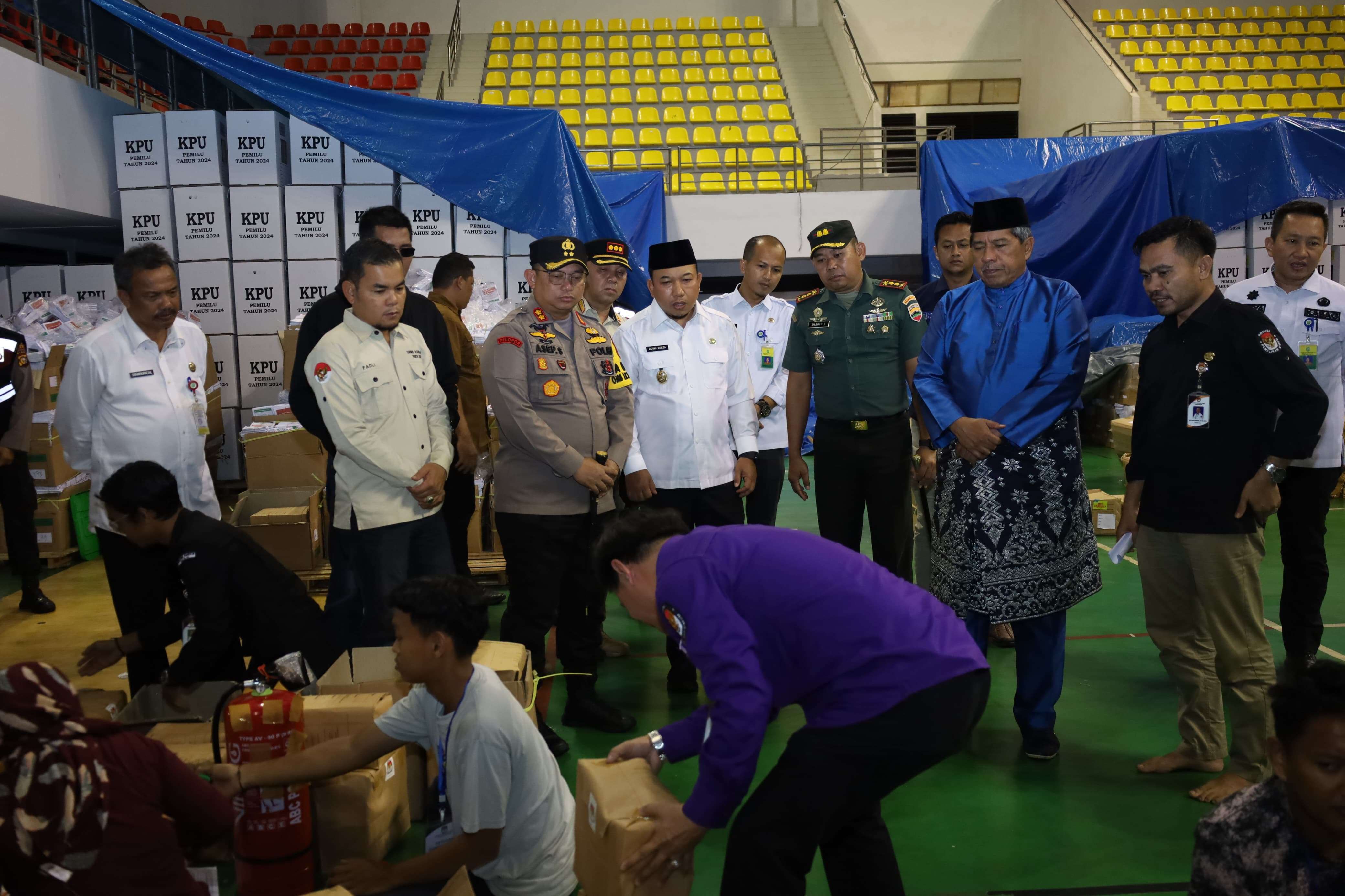 Bupati Siak, Alfedri Tinjau Gudang Logistik Pemilu