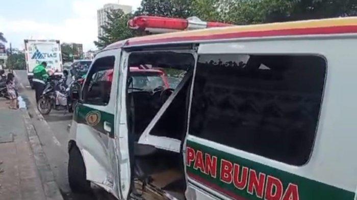 Ambulance yang ditabrak minibus/Tribunbatam