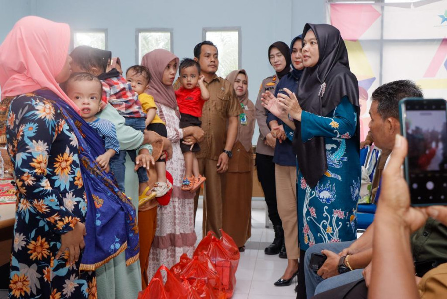 Penyerahan paket nutrisi untuk anak penderita stunting di Kampar Utara