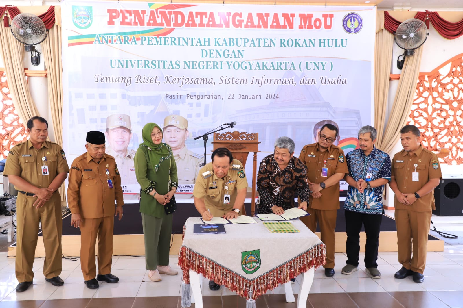 Penandatanganan kesepakatan Pemkab Rohul dengan UNY