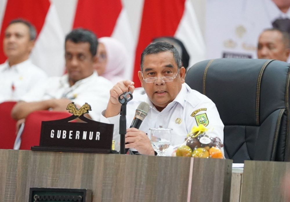 Gubernur Riau (Gubri) Edy Natar