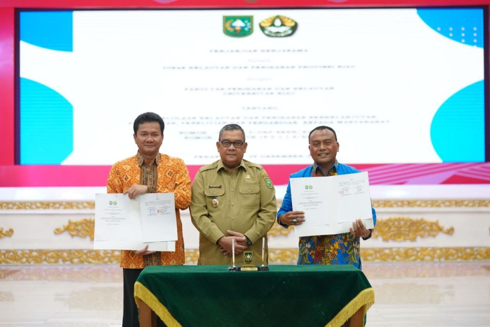 Penandatanganan nota kesepahaman Pemprov Riau dengan Universitas Riau