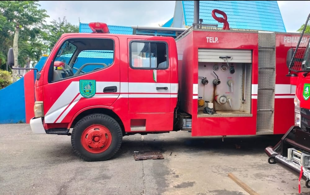 Mobil pemadam kebakaran di Desa Pematang Duku Bengkalis