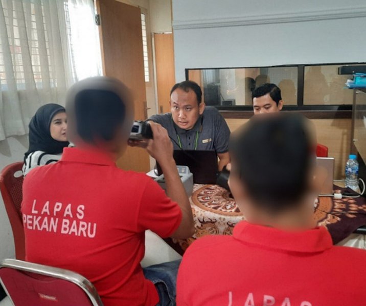 Para napi Lapas Pekanbaru saat menjalani proses perekaman data untuk penerbitan KTP-el pada 3 Februari 2024. Foto: Istimewa.