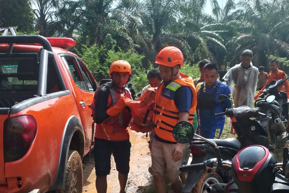 Evakuasi anak yang tenggelam di Sungai Subayang Kampar