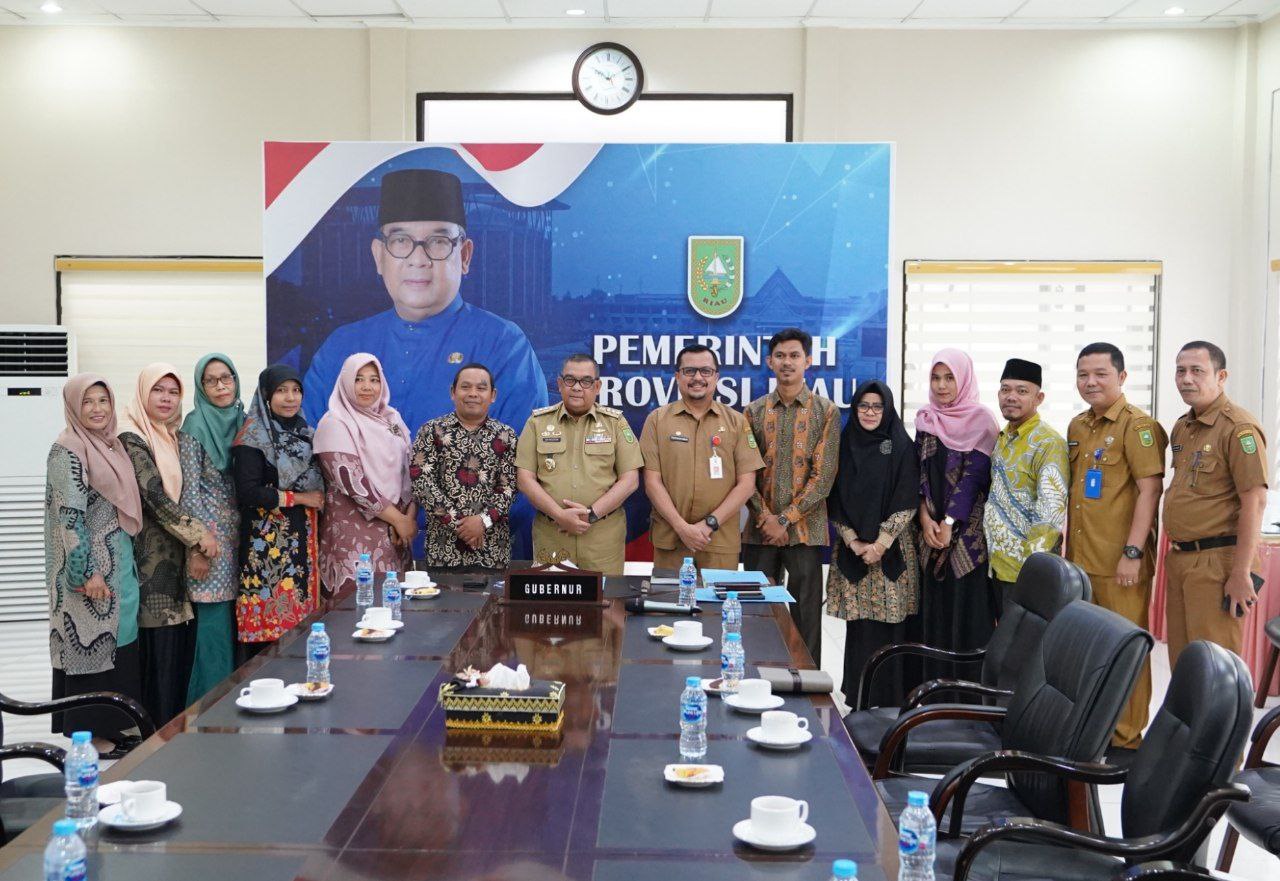 Usai pertemuan Gubri Edy Natar dengan Himpunan guru relokasi Riau