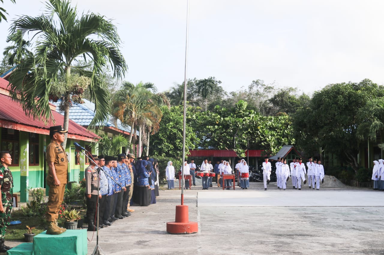 Plt Bupati Meranti, Asmar Pimpin Upacara di MAN 2 Sungai Cina