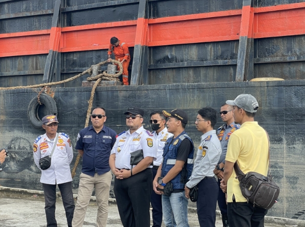 Uji coba sandar kapal besar di Pelabuhan parit 21 Tembilahan