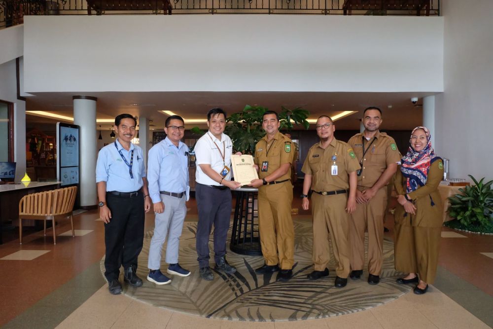 Kepala Dinas Tenaga Kerja dan Transmigrasi (Disnakertrans) Riau, Boby Rachmat beserta Tim Percepatan DKPTKA