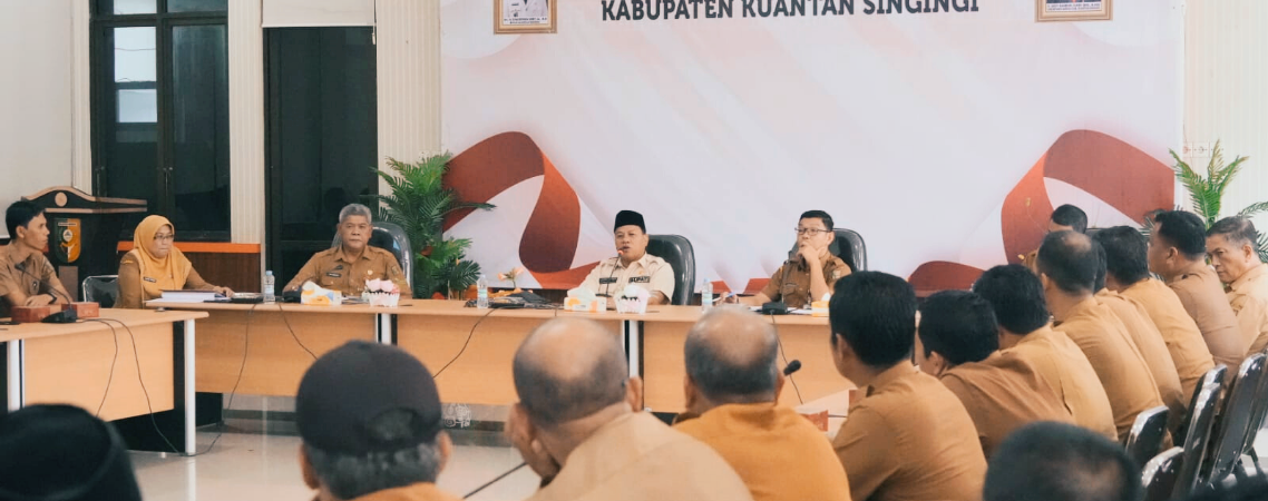 Pertemuan Bupati Suhardiman Amby dengan Kades se Kuansing