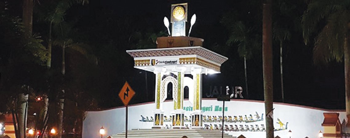 Tugu Adipura di Kota Teluk Kuantan