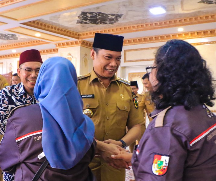 Pj Wali Kota Pekanbaru Muflihun saat bersilaturahmi dengan para ketua RT dan RW, Senin (4/3/2024). Foto: Istimewa.