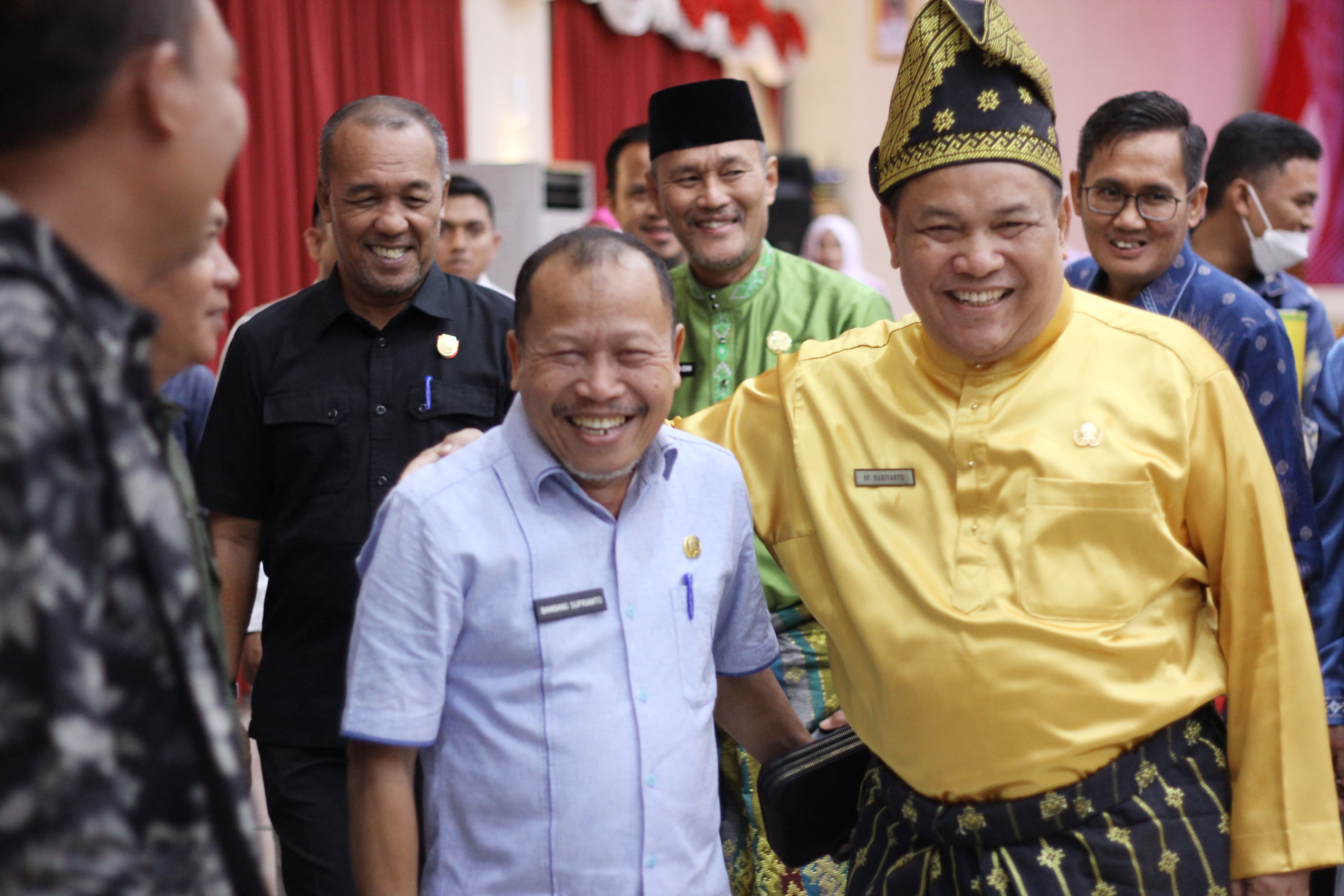Sekretaris Daerah (Sekda) Kepulauan Meranti Bambang Suprianto bersama Pj Gubernur Riau, SF Hariyanto