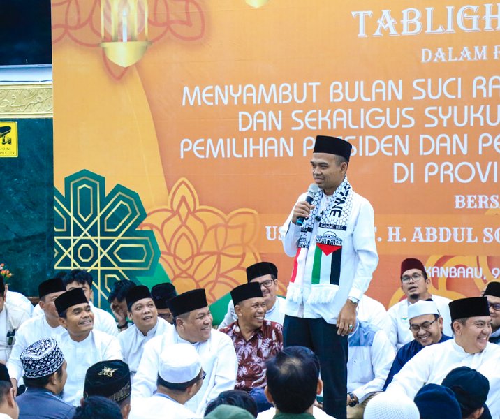 Ustaz Abdul Somad saat tausiah dalam acara Tablik Akbar di Masjid Raya An Nur, Sabtu (9/3/2024). Foto: Istimewa.