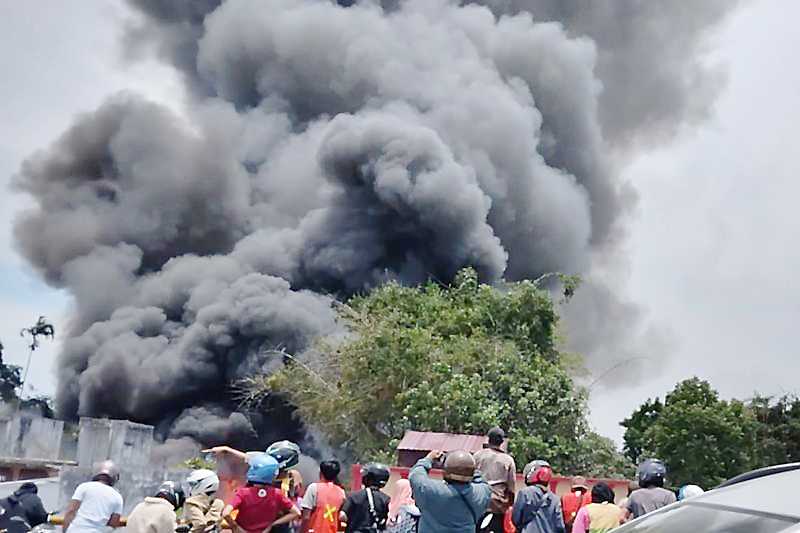 Bangunan yang terbakar di Pasar Aur Kuning Bukittinggi/Antara