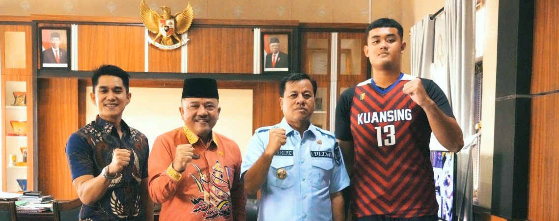Fatih Ramadhan (kanan) atlet basket Kuansing