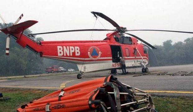Helikopter water bombing BNPB