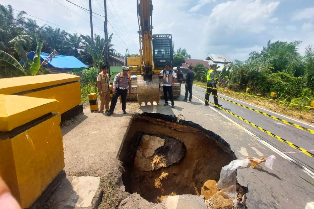 Abrasi di  Jembatan Teluk Sungkai