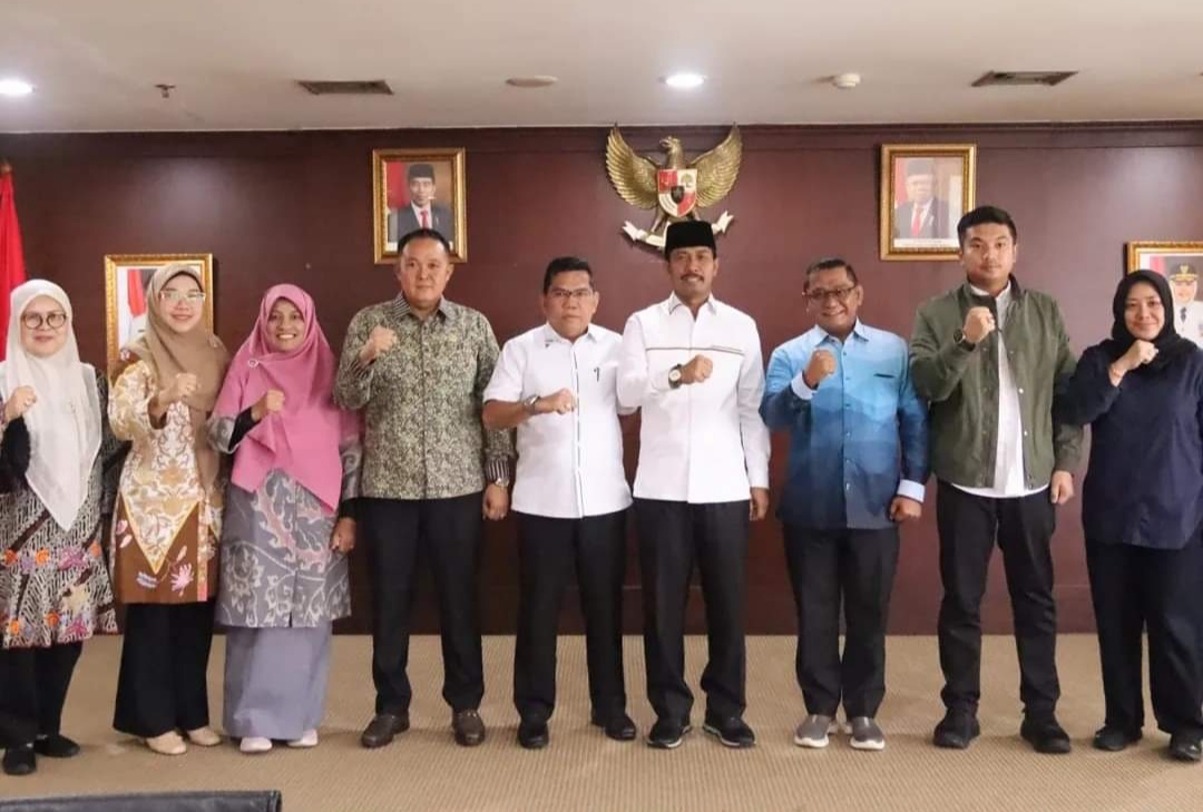 Anggota Komisi II DPRD Riau saat kunjungan observasi di Disperindag Kepri